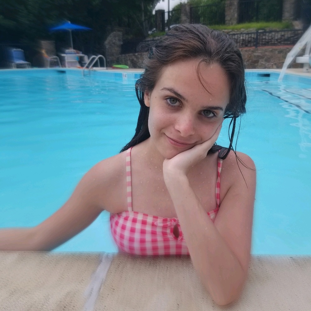 Meet your Posher, Alexis